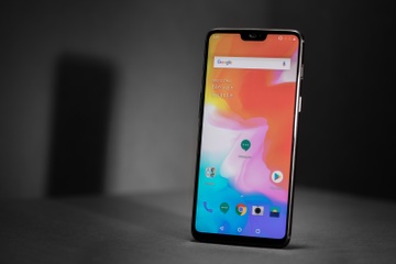 OnePlus 6 co du kha nang thay the iPhone X? hinh anh