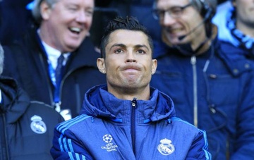 Ronaldo doi mat nguy co nghi het mua giai hinh anh