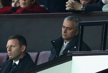FA buoc toi, Mourinho thap thom cho an phat kep hinh anh