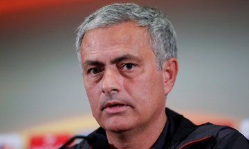 FA ra an phat nhe cho Jose Mourinho hinh anh
