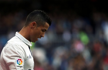Het quo trach, Ronaldo tiep tuc chui the hinh anh