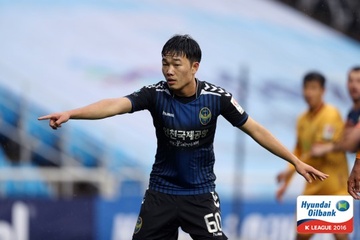 Vi sao Gangwon FC chieu mo Xuan Truong? hinh anh