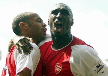 Huyen thoai Sol Campbell cua Arsenal sang Viet Nam hinh anh