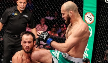 Cu thuc goi knock-out doi thu 'tan doc nhat' lich su MMA hinh anh