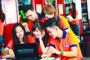 Khoi dau tuong lai cung HUTECH hinh anh