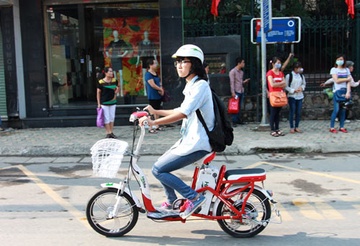 Di xe dap dien de khong ton tien do xang hinh anh