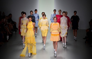 NTK Viet tre nao se ghi danh tai London Fashion Week 2014? hinh anh