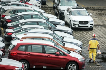 Can canh dan xe BMW hon 3 trieu USD phu bui o Sai Gon hinh anh
