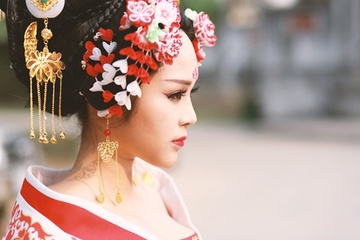 Thieu nu Ha thanh tao hinh Vo Tac Thien tuyet dep hinh anh