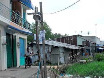 Nha khong giay to cung dat nhu tom tuoi hinh anh