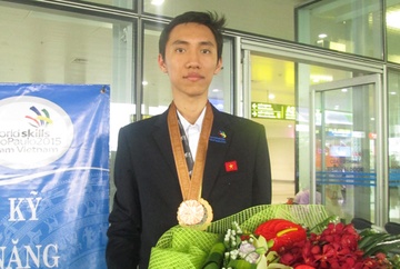 Gap chang sinh vien huy chuong dong thi tay nghe the gioi hinh anh