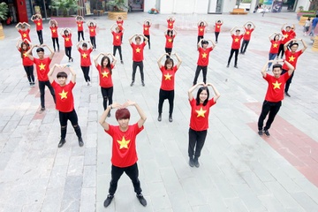 Clip 50 ban tre Viet nhay flashmob chao mung 2/9 hinh anh