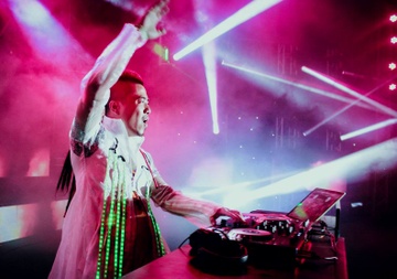 Nghe DJ: De tiep can nhung kho bam tru hinh anh