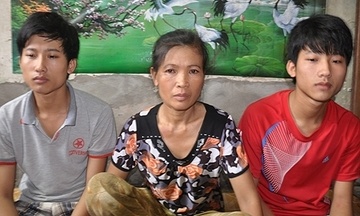 Tam hoan lenh nhap ngu cho thu khoa ngheo hinh anh