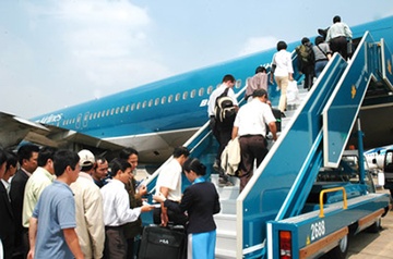 Khach VIP Vietnam Airlines bi Aeroflot duoi khoi phong cho hinh anh