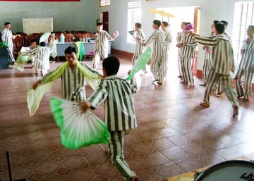 Nhung cau chuyen cam dong trong mua dac xa hinh anh