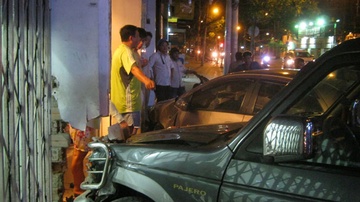 Bao ve khach san lai oto khach ‘lua’ 3 xe may, oto o Sai Gon hinh anh
