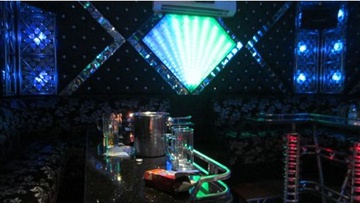 No sung lien tiep o quan karaoke hinh anh