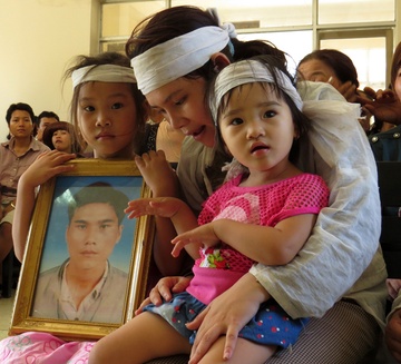 Vu 5 cong an dung nhuc hinh: 'Co dau hieu giet nguoi' hinh anh