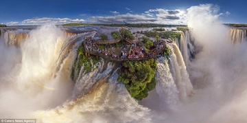 Sự kỳ vĩ của thác Iguasu ở Argentina. 