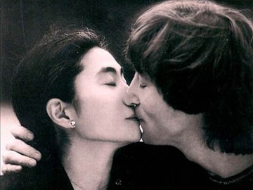Thu tay cua John Lennon dat muc gia ky luc hinh anh