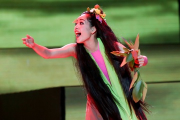 Chi Pu hoa dien vi bi phan boi o Buoc nhay hoan vu hinh anh