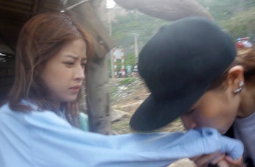 Gil Le bat ngo hon Chi Pu tren phim truong hinh anh