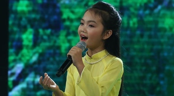 Co be 13 tuoi hat dan ca Ha Tinh khien NSND Thu Hien me man hinh anh