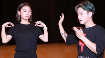 Chung Huyen Thanh The Face xuat hien trong chuong trinh thi hat hinh anh