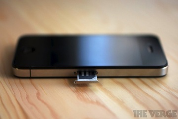 Apple dang muon khai tu SIM dien thoai nha mang hinh anh