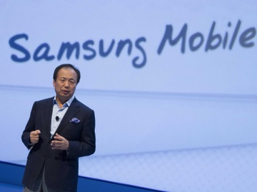 Samsung bac bo thong tin mua lai BlackBerry hinh anh