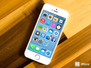 iPhone 5S la dien thoai Apple pho bien nhat hinh anh