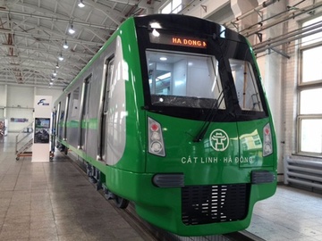 Trai nghiem nhanh ve toa tau duong sat tren cao o Ha Noi hinh anh