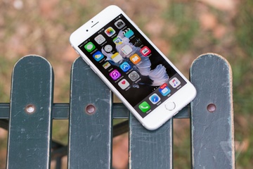 iPhone de dang bi nghe len, theo doi vi tri hinh anh
