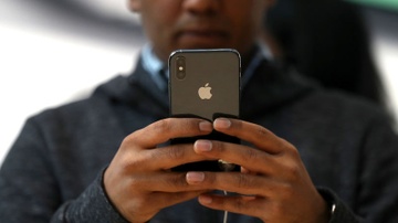 iPhone phi phap duoc tau tan tren thi truong cho den the nao? hinh anh