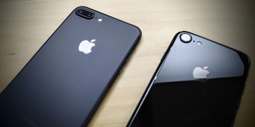 iPhone moi co nhieu mau hon, su dung mat lung kim loai hinh anh