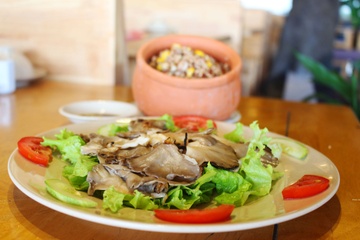 Com gao lut ngu hat an voi nam bao ngu nuong thanh dam hinh anh