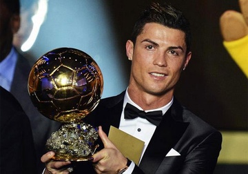 Rooney nhan dinh Ronaldo xuat sac hon Messi hinh anh
