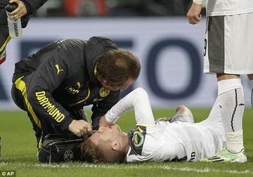 Mat Marco Reus do chan thuong, Dortmund van thang 2-0 hinh anh