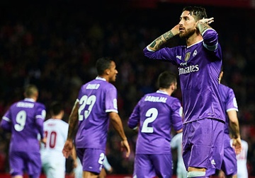 Zidane tuc gian khi Ramos bi ton thuong hinh anh