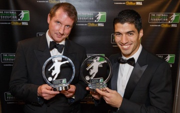Qua mat Persie, Suarez gianh giai cau thu hay nhat nam hinh anh