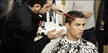 Tung clip 'tia chop', Ronaldo khien NHM hoi hop hinh anh