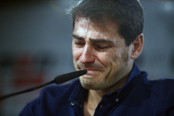Diem tin 13/7: Me Casillas xin loi Porto 1.000 lan hinh anh