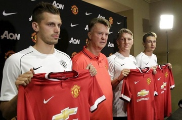 Manchester United: Coi chung lai ‘chet’ boi Van Gaal hinh anh