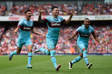 Arsenal thua vi khong biet hoa giai loi choi cua doi thu hinh anh
