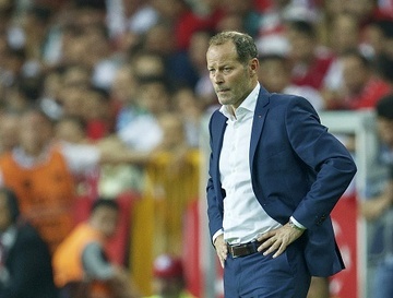 Ha Lan tra gia vi tin vao HLV Danny Blind? hinh anh