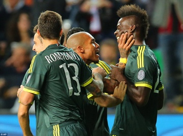 Balotelli ghi ban dep mat trong lan dau da chinh o Milan hinh anh
