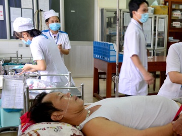 Nhieu ngu dan huyen dao Ly Son ngo doc sau khi an ca noc hinh anh