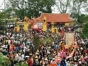 20 can bo So Y te Binh Dinh nghi viec ra Bac du le hoi hinh anh