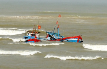 Thuyen truong mat tich sau khi tau ca bi dam chim hinh anh